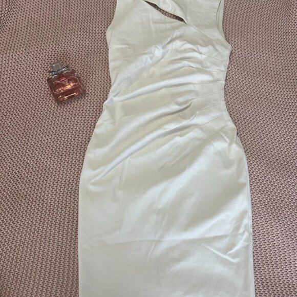 Cream White Fitted Dress - Picture 6 of 10